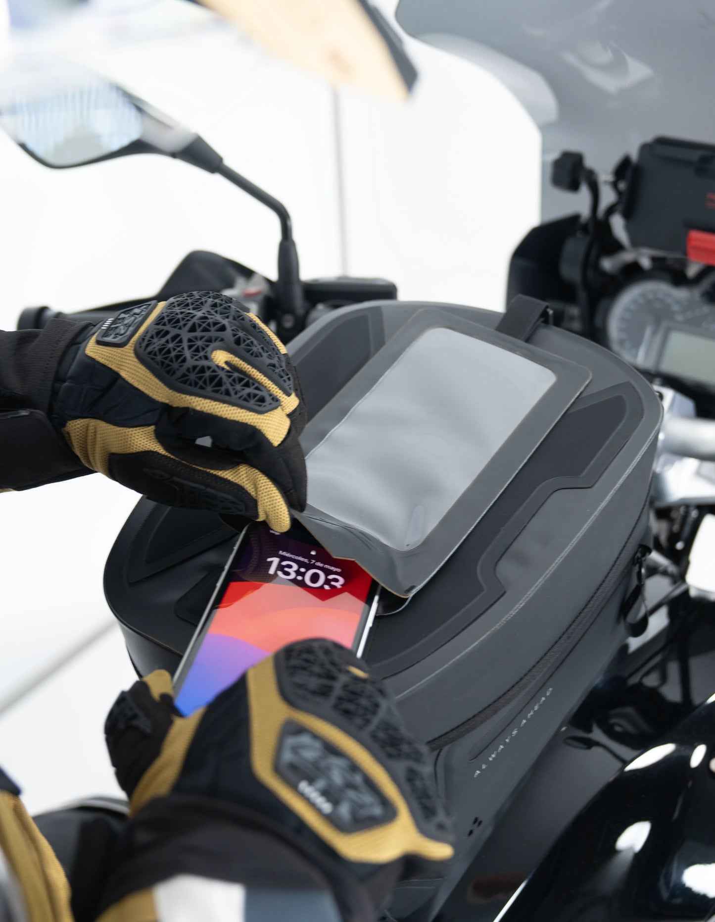 タンクバッグ (TANK BAG)