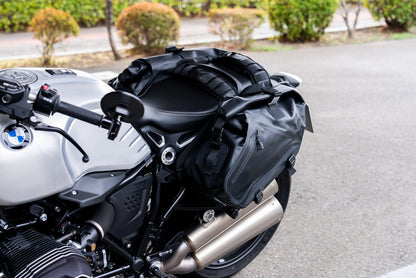 MOVE AHEAD パニアバッグ（20L＋20L 左右セット）