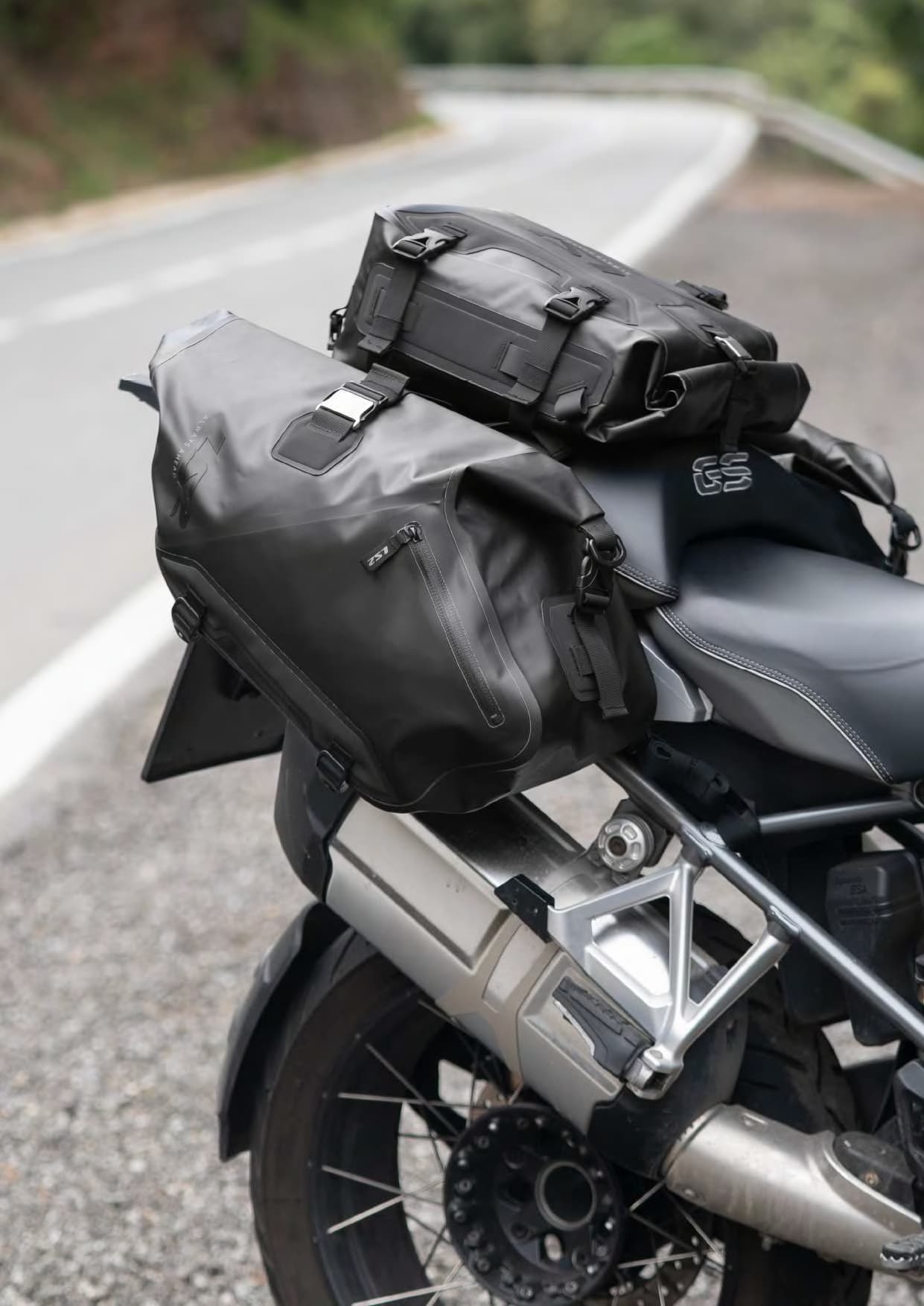 国内当サイト限定】防水ソフトパニアバッグ（20L＋20L 左右セット